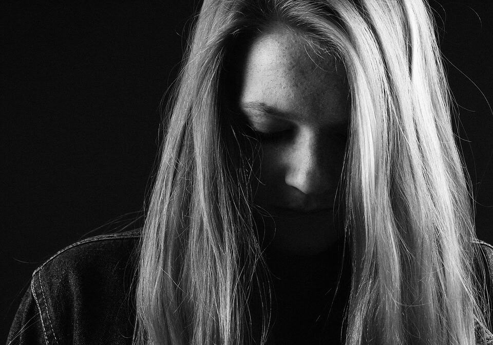 woman struggling with withdrawal after quitting anti-depressants