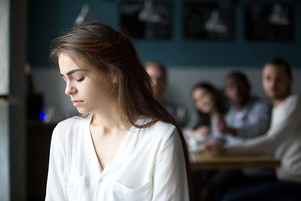 anaheimlighthouse-7-bad-habits-that-will-affect-your-recovery-article-photo-sad-young-woman-avoiding-ignoring-friends