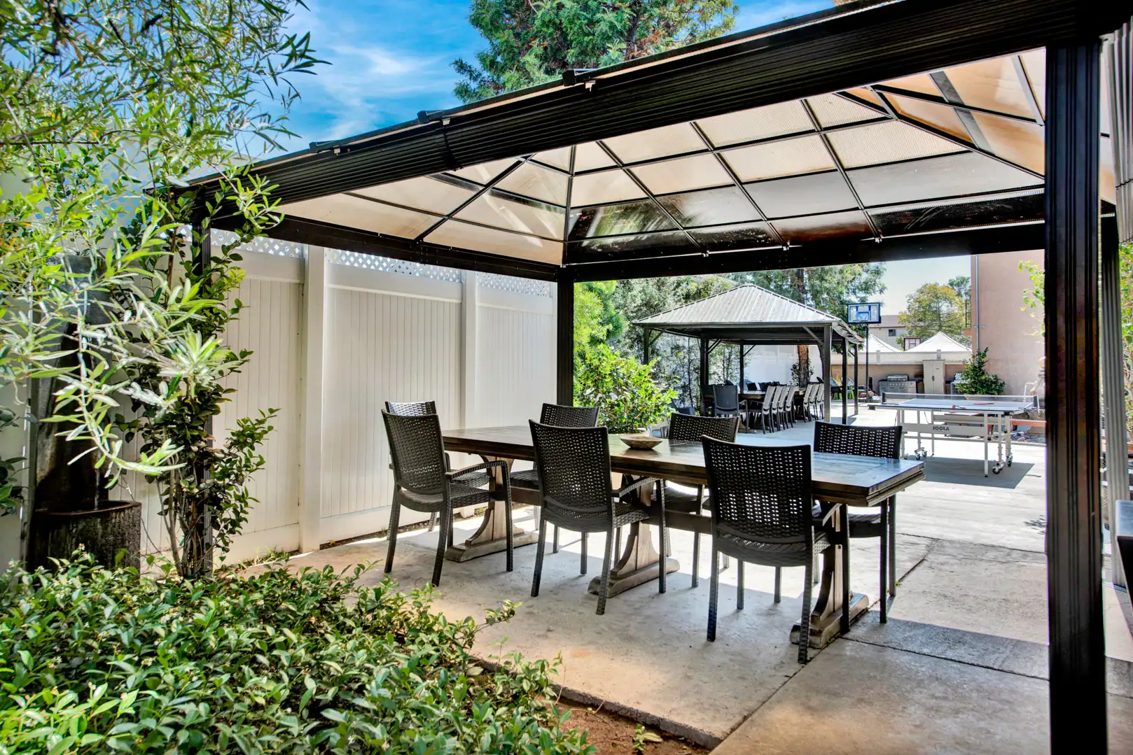 Rehab Center covered garden table at Lighthouse Treatment in Orange County, CA