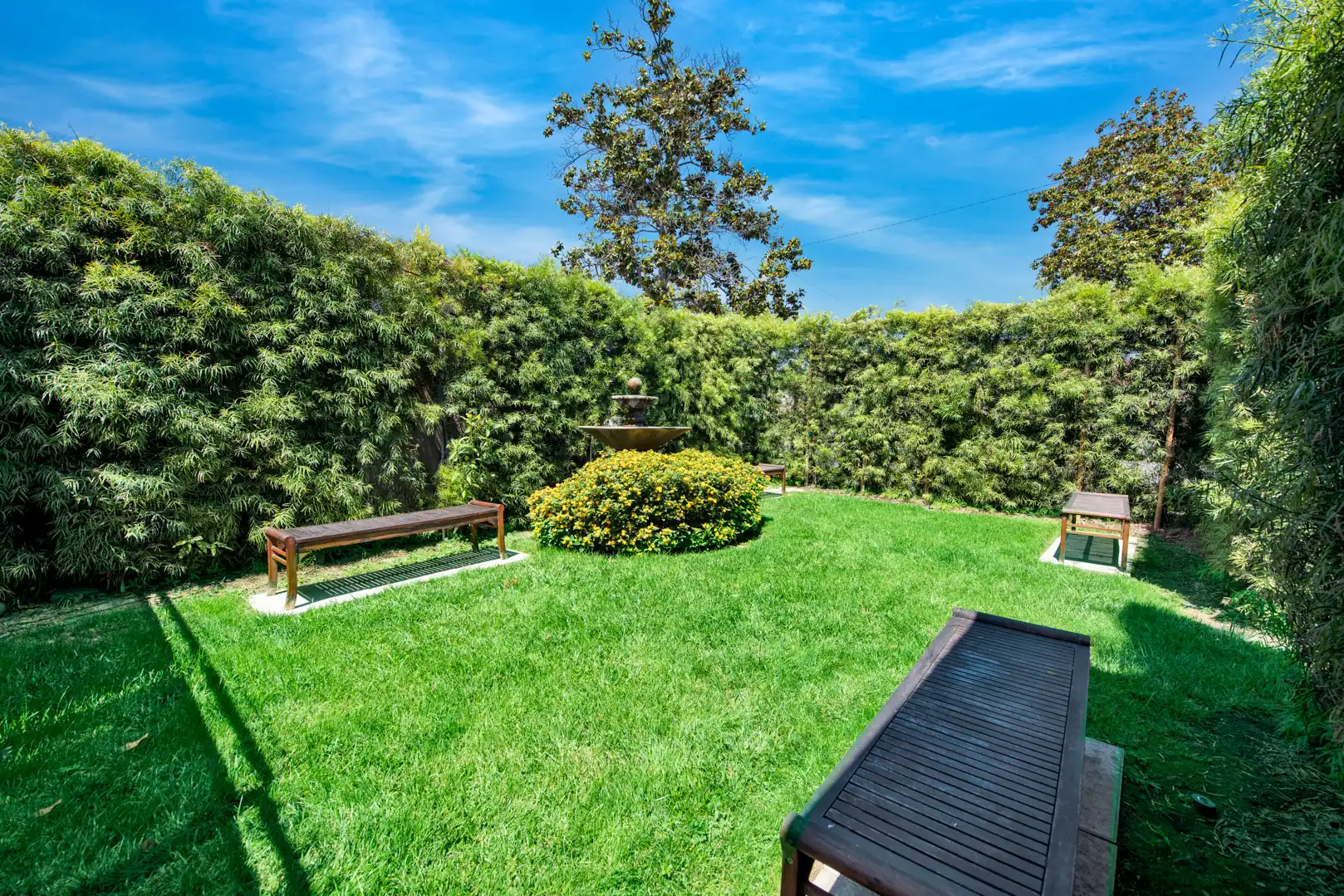 Treatment Center lawn zen garden at Lighthouse Treatment in Orange County, CA